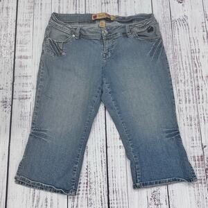 Apple Bottoms Capri Jeans Light Wash Women’s 14 Embroidered Y2K Denim